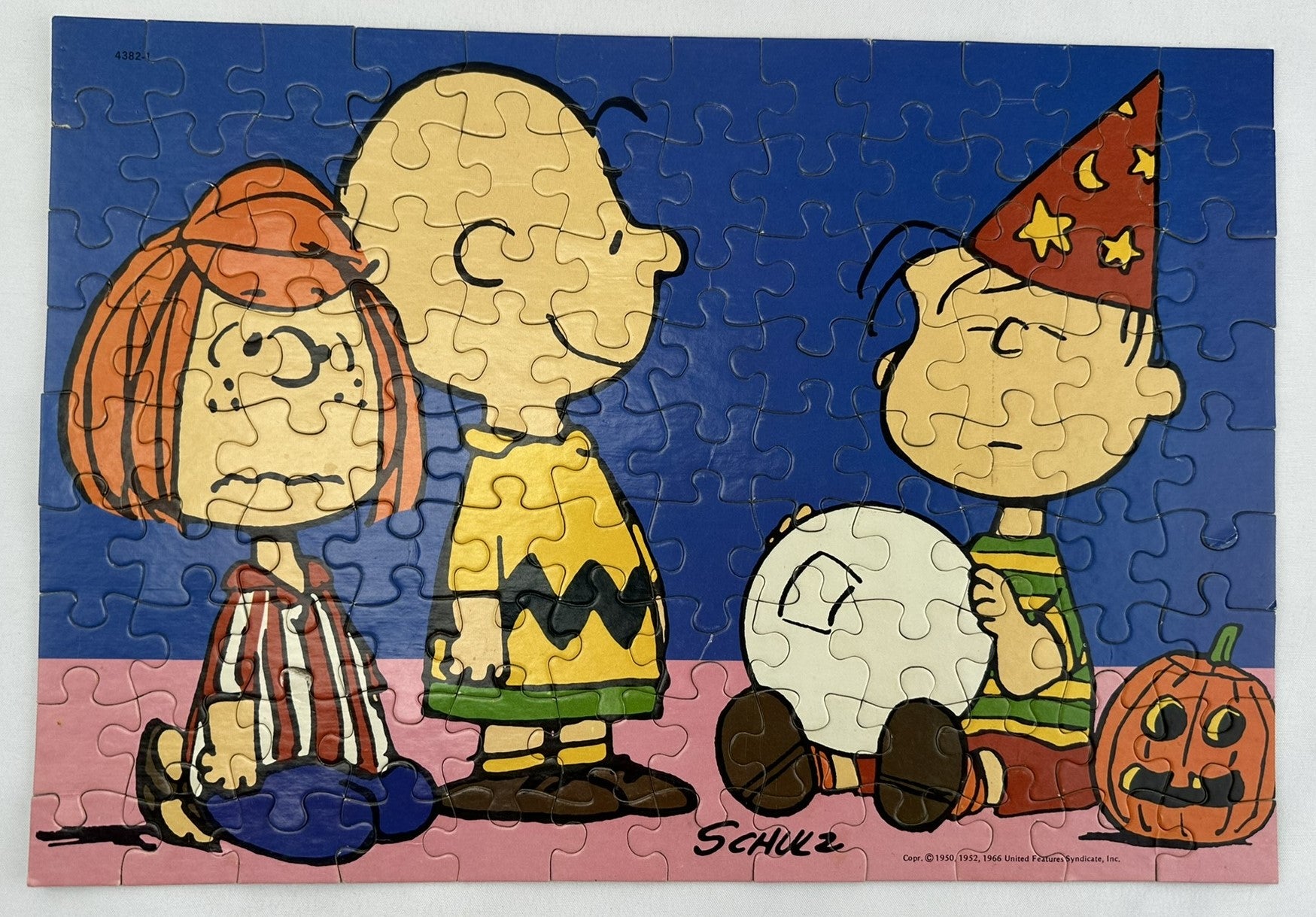 Charlie Brown Halloween 100 Pc Puzzle - 1966 - Milton Bradley - Very Good Condition