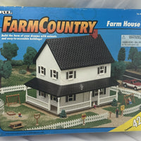 Ertl Farm House Set - 1995 - Complete - Great Condition