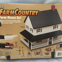 Ertl Farm House Set - 1995 - Complete - Great Condition