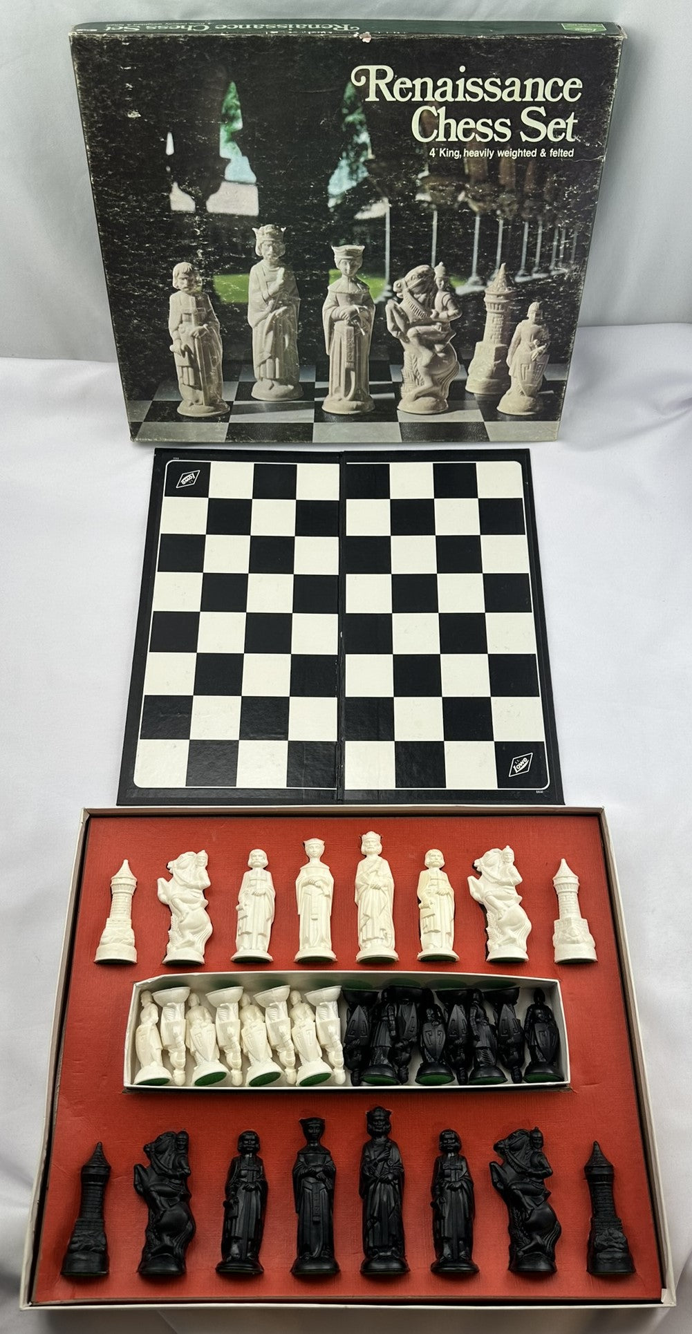 Renaissance Chessmen Chess Set - 1974 - E.S. Lowe - Very Good Condition