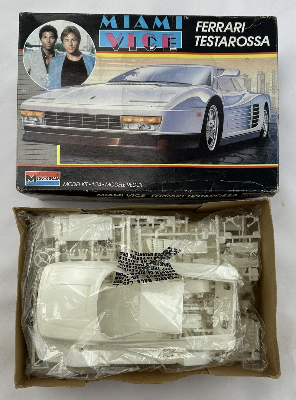 Miami Vice Ferrari Testarossa 1:24 Model Kit - Monogram - New