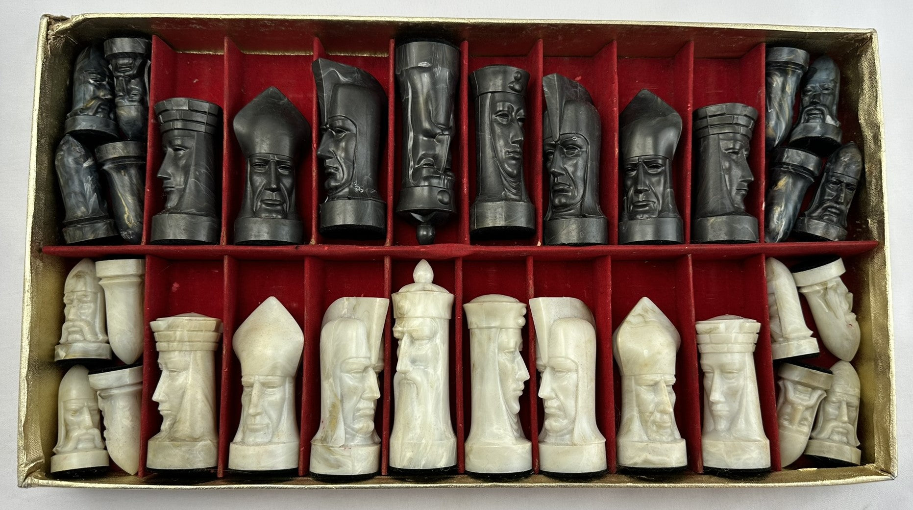 Ganine Gothic Chess Set Tournament Edition - 1957 - Pacific Game Co - Very Good Condition