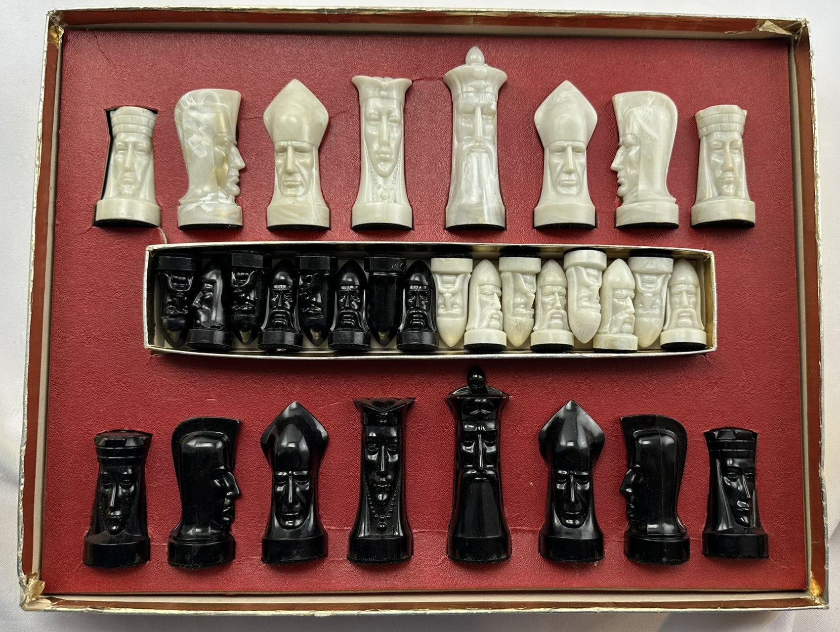 Ganine Gothic Chess Set Salon Edition - 1957 - Pacific Game Co - Very Good Condition