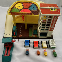 Fisher Price Little People Action Garage - 1970 - Great Condition