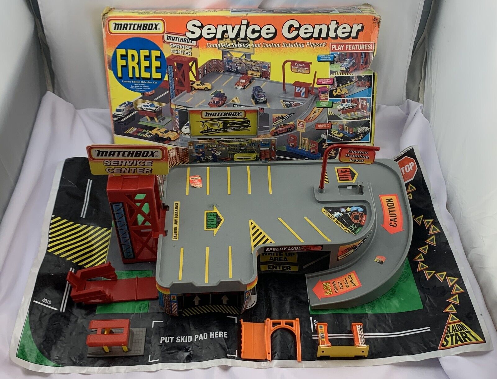 Matchbox Service Center Set in Box - 1994 - Matchbox - Good Condition