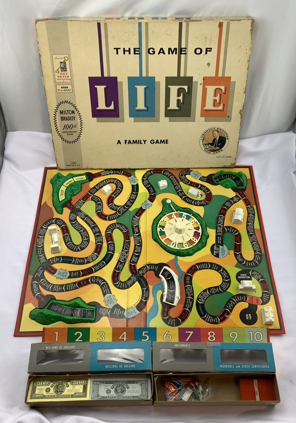 GAME OF LIFE - VINTAGE BOARD GAME - MILTON BRADLEY GAME